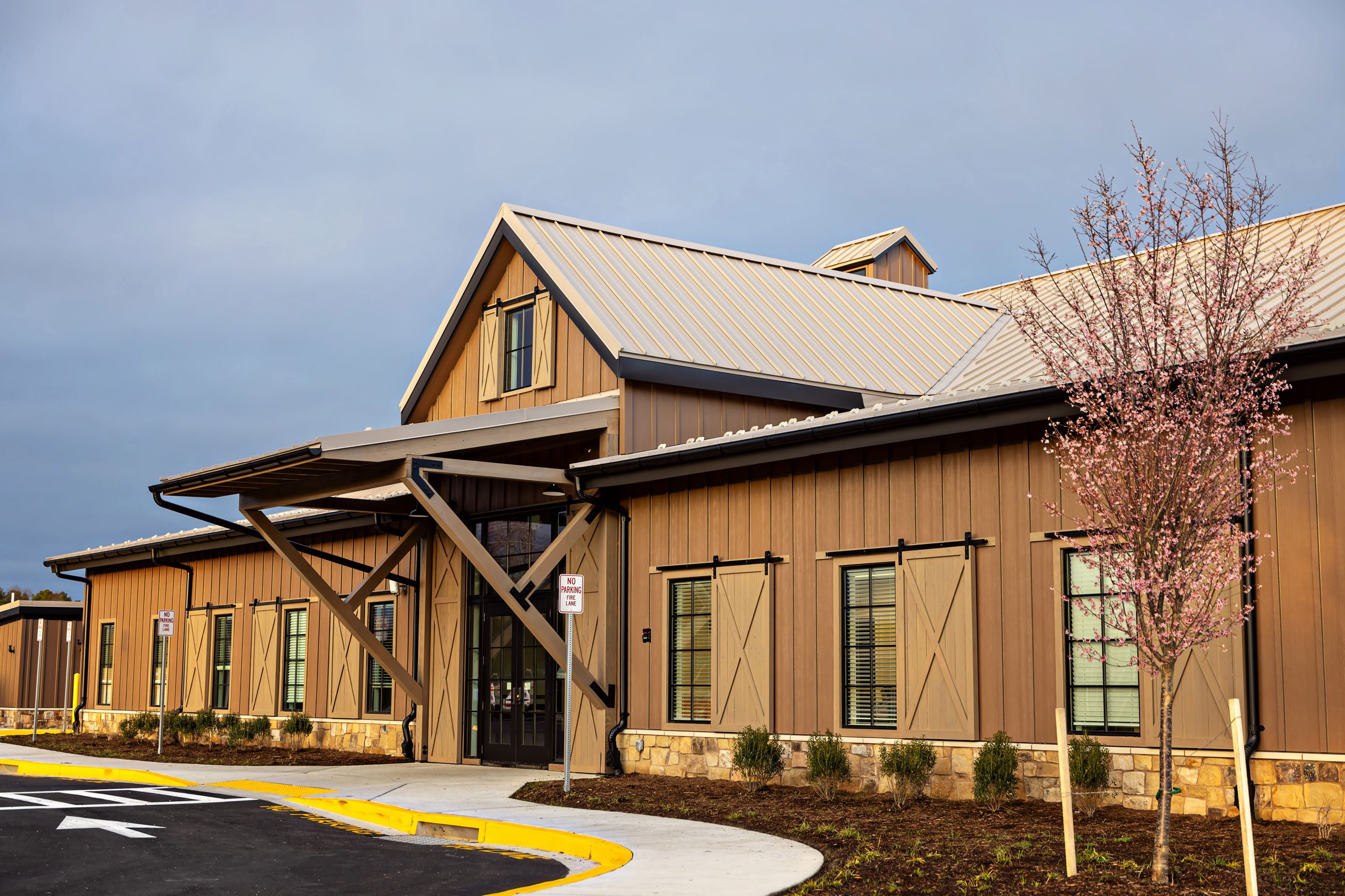 The front of the Chesapeake Hills Golf Clubhouse with a flowering tree